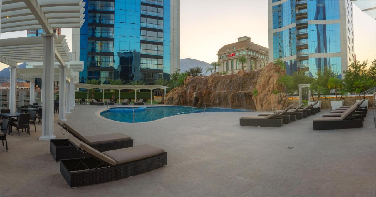 Отель Safi Royal Luxury Metropolitan San Pedro Garza Garcia Экстерьер фото The pool at the hotel