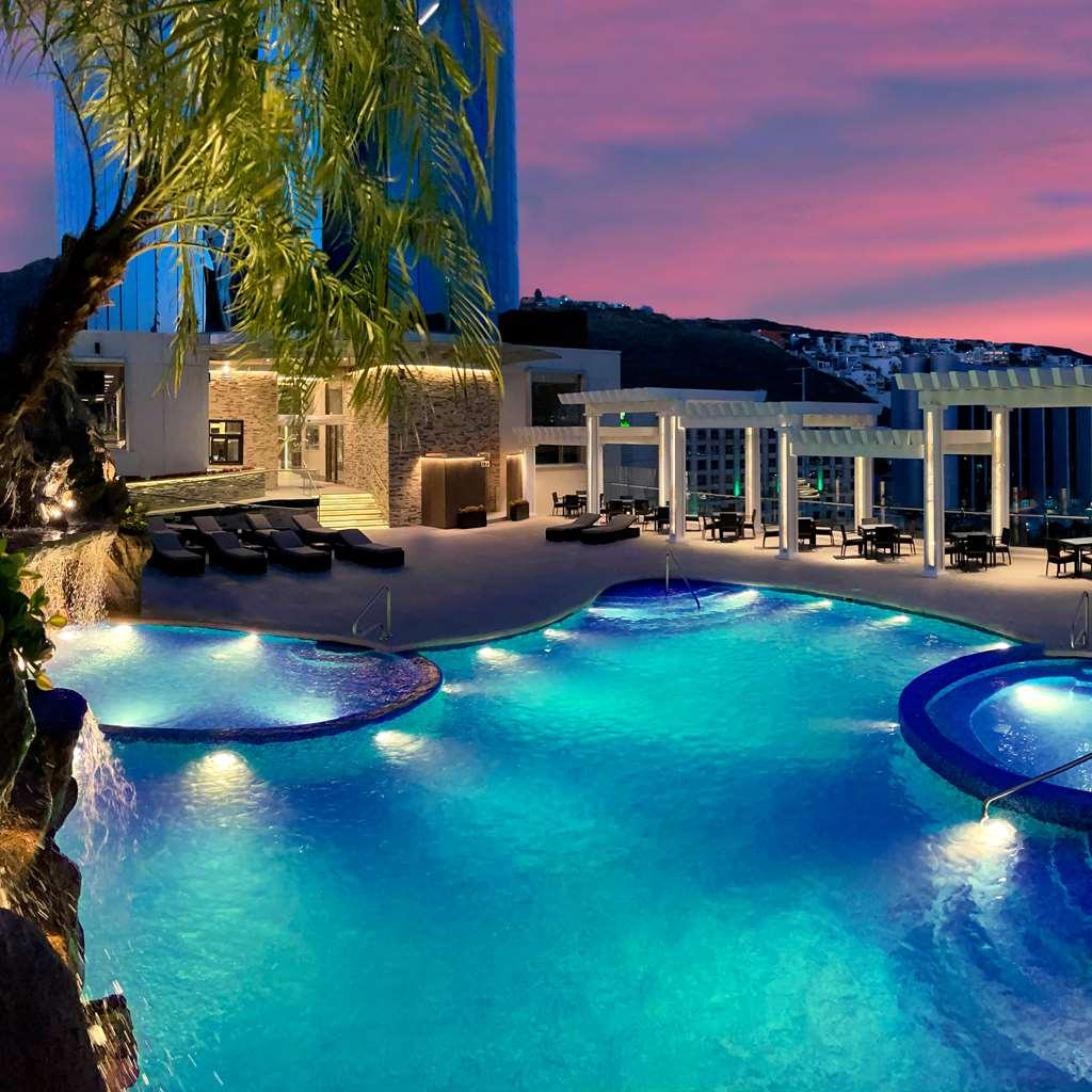 Отель Safi Royal Luxury Metropolitan San Pedro Garza Garcia Удобства фото The swimming pool at the hotel